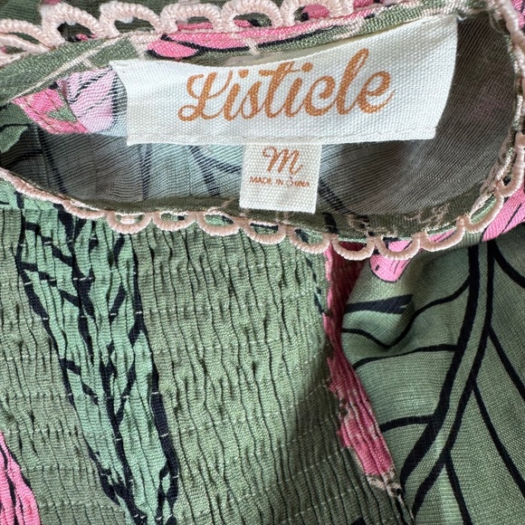 Listicle Green Floral Print Smocked Puff Sleeve Top NWOT Sz M - Picture 3 of 5